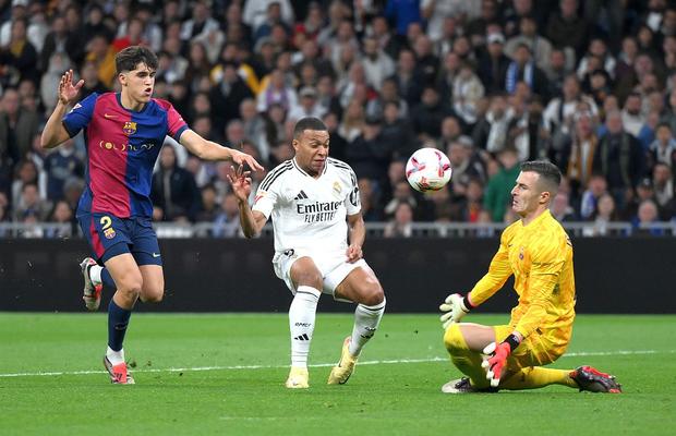 Urma să fie titular la Barcelona în această seară, dar Flick l-a pedepsit! Ce s-a întâmplat în Jeddah