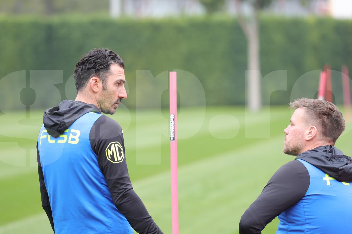 FCSB, antrenament în efectiv complet » Moment amuzant cu Ngezana în prim-plan