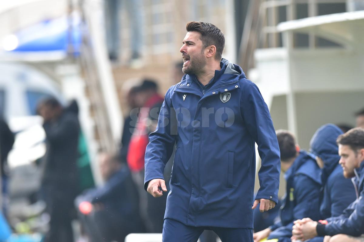 Adi Mutu, remiză cu scandal la debutul pe banca Petrolului » „Briliantul”, un car de nervi în prima repriză: „Voi nu sunteți sănătoși”