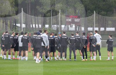FCSB, antrenament în efectiv complet » Moment amuzant cu Ngezana în prim-plan