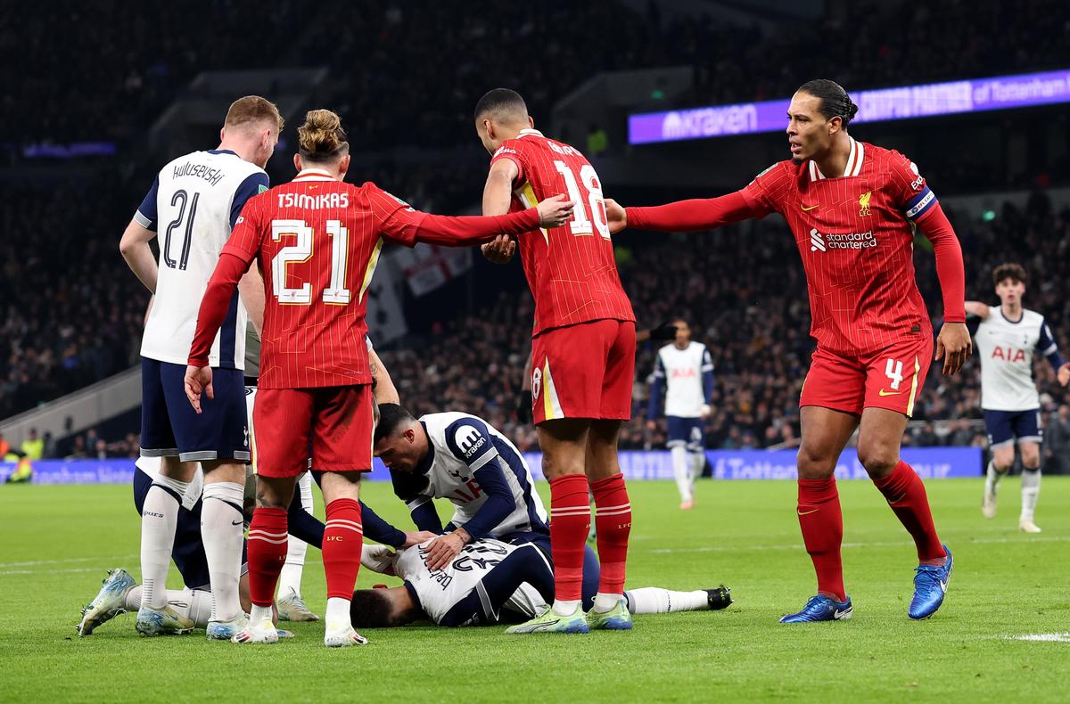 Scene tulburătoare în Tottenham - Liverpool: 9 minute de întrerupere, după ce colegul lui Drăgușin s-a prăbușit pe gazon