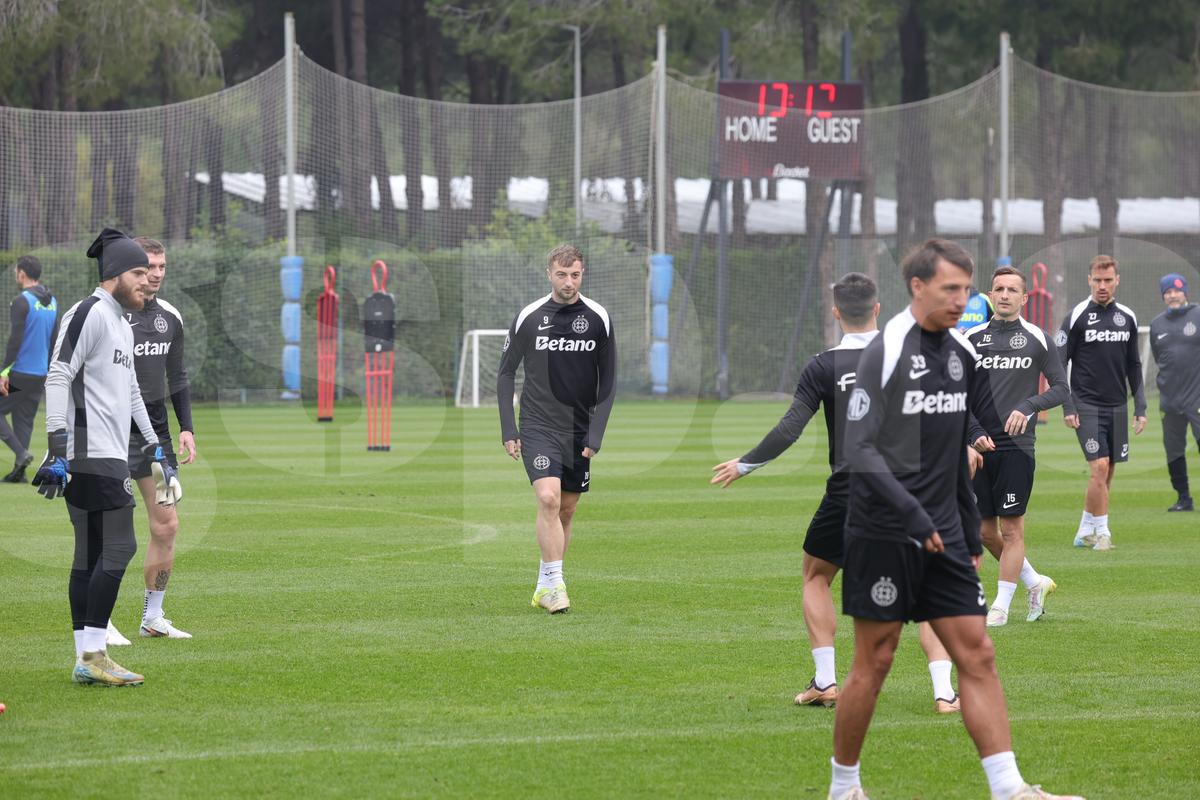 FCSB, antrenament în efectiv complet » Moment amuzant cu Ngezana în prim-plan