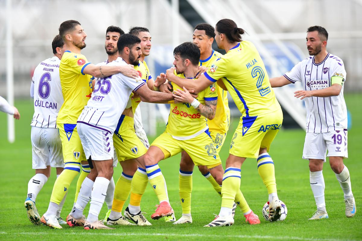Jucătorul lui Mutu, pe picior de plecare de la Petrolul » Am aflat toate detaliile mutării: câți bani cer ploieștenii