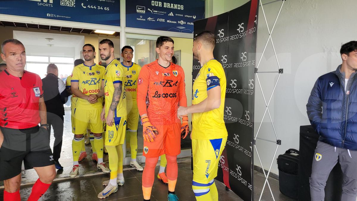 Dialog inedit între Lucescu și Mutu, la primul amical din Antalya al Petrolului: „În sfârșit te-ai apucat de treabă” / „Ai văzut, ai văzut?”
