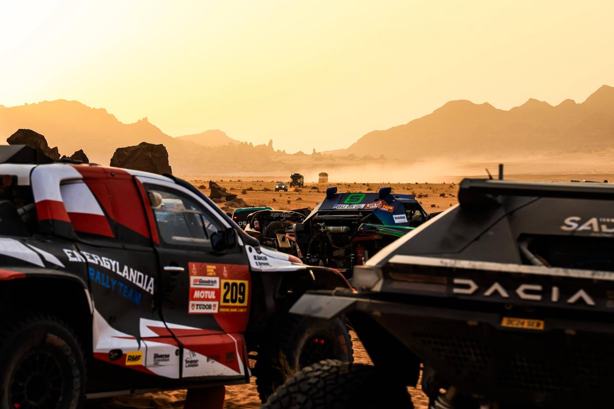 Dacia, pe podium în Raliul Dakar » Câștigătorul din 2025 a abandonat competiția