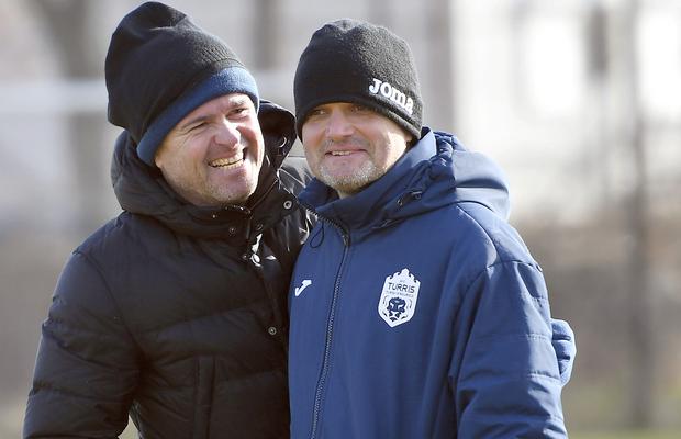 „De multe ori cred că nici eu nu m-aș fi suportat” » Antrenorul care se bate la Superligă, dar nu promite promovarea: „Stai cu geanta în mașină să pleci acasă”