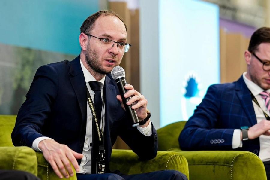 Cosmin Ionuț Andrei, primarul orașului Botoșani „Orașul are și alte nevoi...” » Primarul din Botoșani respinge reproșurile jucătorilor: „Mi-au cerut un milion de lei”