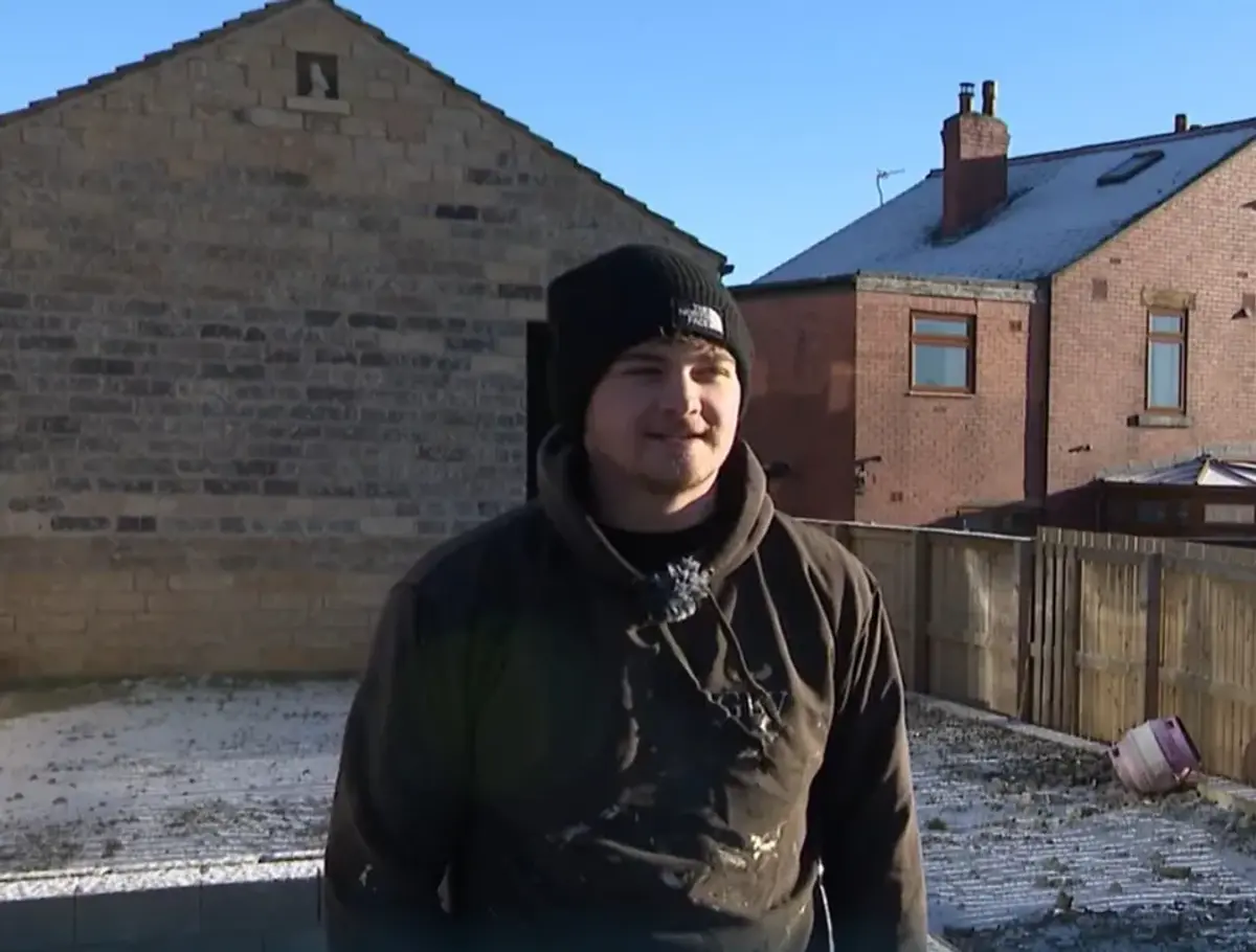 Charlie Manby, noua revelație din darts, s-a întors pe șantier