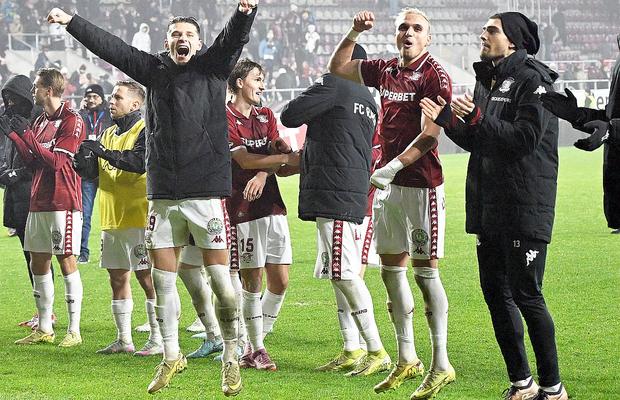 Negocieri avansate pentru transferul titularului de la Rapid!