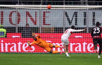 Scene incredibile în AC Milan - Genoa: Nicolae Stanciu a avut victoria în gheată, dar a bătut LAMENTABIL penalty-ul din minutul 90+9!