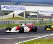 Monopostul Benetton B192, în care Michael Schumacher a obținut prima victorie (n.r. în spate) // foto: X