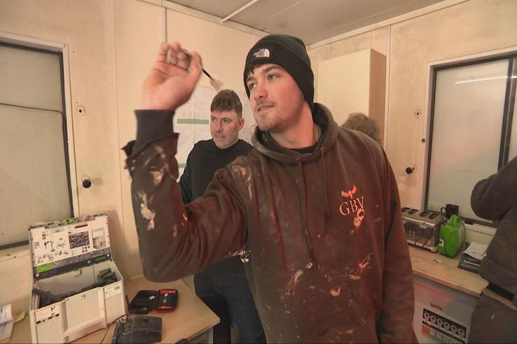 Charlie Manby, revelația din darts, s-a întros pe șantier / foto: captură itv.com