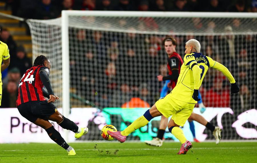 Antoine Semenyo, gol pentru Bournemouth în duelul cu Tottenham / Imago Images Golul „despărțirii” » Semenyo o răpune pe Tottenham și e pregătit pentru marea mutare a carierei