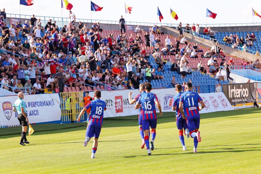 FC Bihor Oradea visează să promoveze în Superligă. Foto: Facebook FC Bihor „De multe ori cred că nici eu nu m-aș fi suportat” » Antrenorul care se bate la Superligă, dar nu promite promovarea: „Stai cu geanta în mașină să pleci acasă”