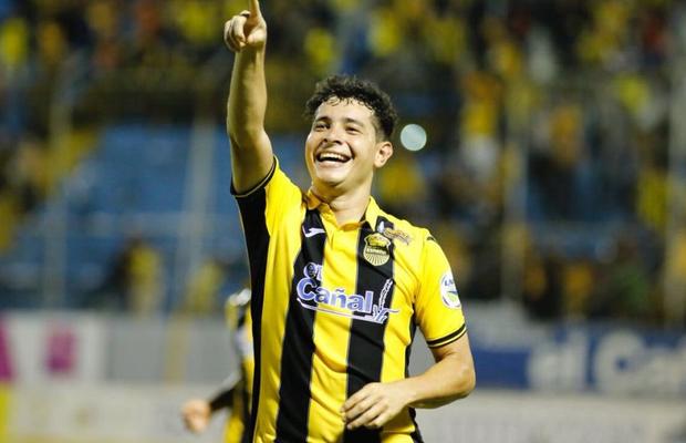 VIDEO Cum s-a dat de gol un fotbalist în direct: „Dedic reușita iubitei mele, soției mele și soacrei”