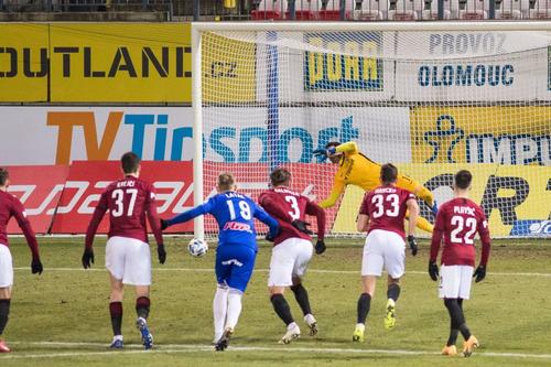 Florin Niță, parade senzaționale în Sparta Praga - Olomouc 2-3
(foto: Imago)