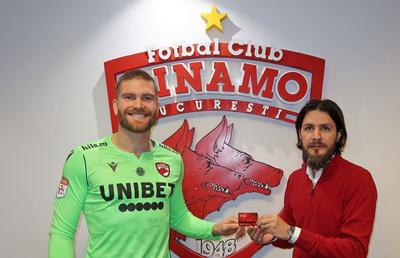 UPDATE Dinamo a prezentat două transferuri în aceeași zi » Un fost internațional norvegian de tineret și un mijlocaș din Serie B