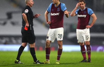 Arbitru din Premier League amenințat cu moartea după un cartonaș roșu retras de federație