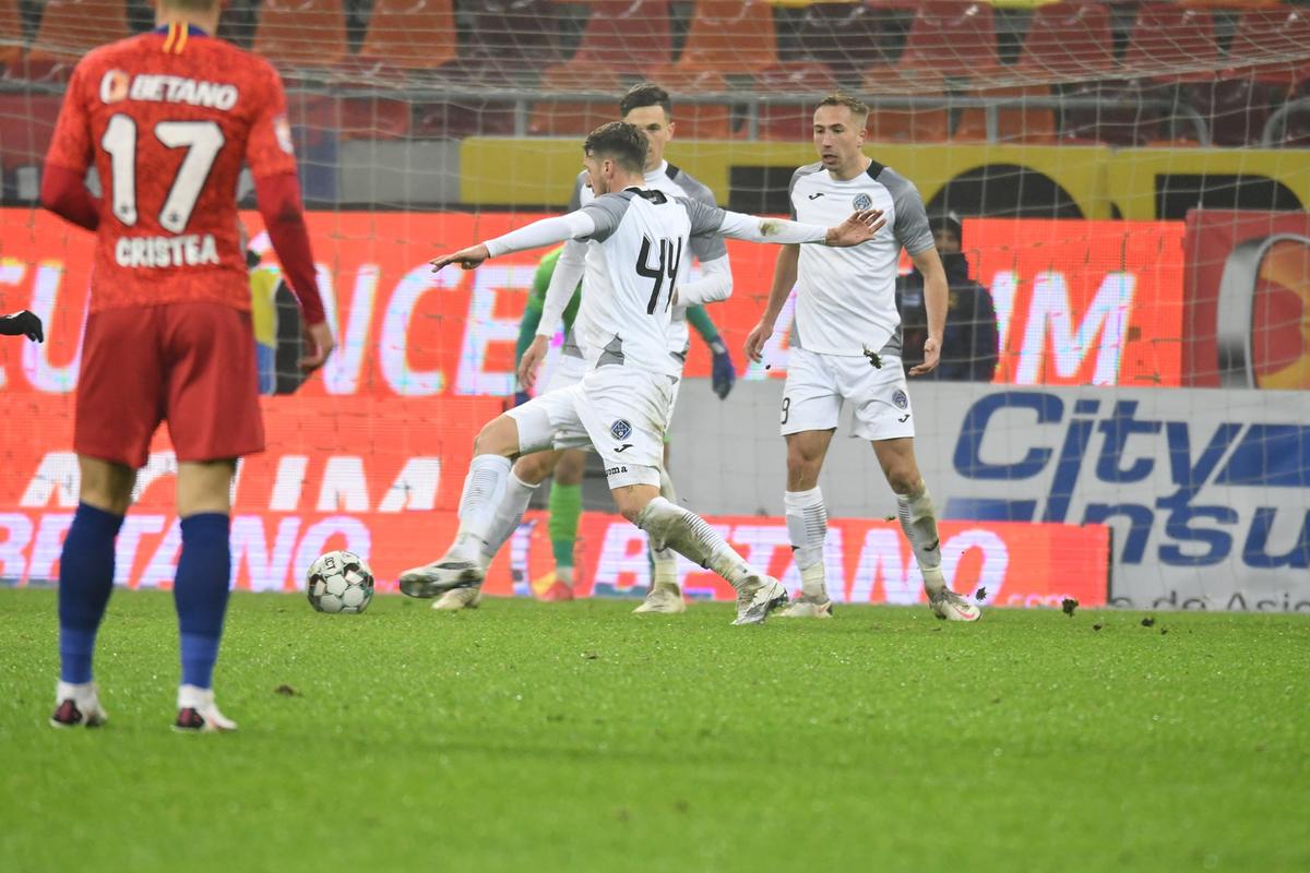 FOTO FCSB - ACADEMICA CLINCENI 07.02.2021