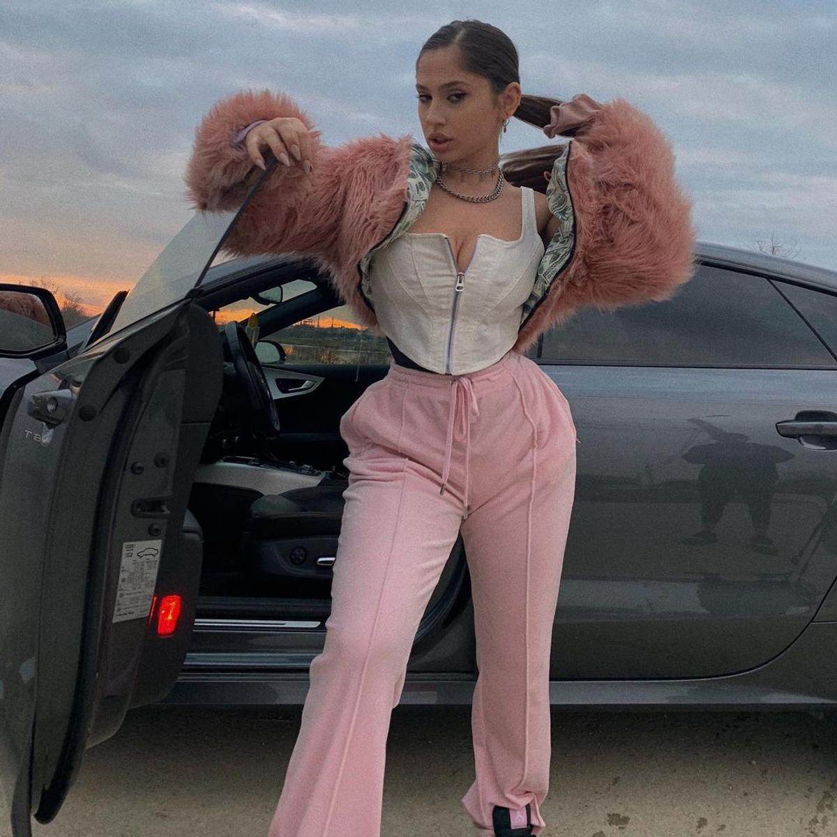 FOTO Iubita lui Florinel Coman a răbufnit pe Instagram: „Nu vă mai lăsaţi manipulaţi de societatea asta de c...t!” » Ce a deranjat-o pe focoasa brunetă