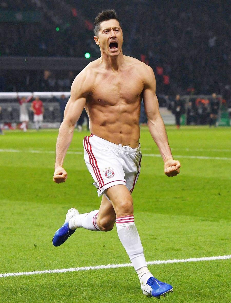 Robert Lewandowski FCSB. Hulk de România » Cum arată dieta lui Claudiu Keșeru și cum are grijă de corpul lui atacantul de 35 de ani