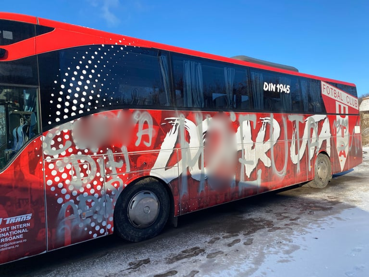 Autocarul celor de la UTA, vandalizat la Cluj, înaintea meciului cu CFR » Prima reacție din tabăra arădenilor: „Nu îi putem învinovăți”