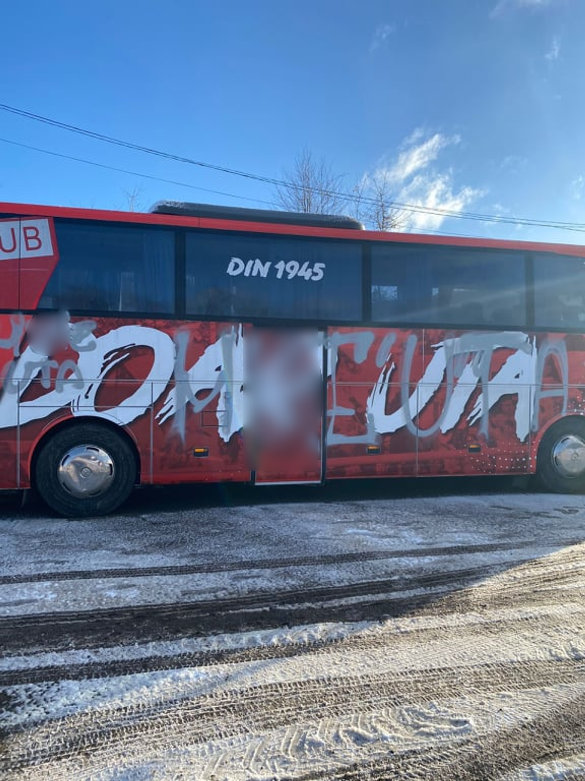 Autocarul celor de la UTA, vandalizat la Cluj, înaintea meciului cu CFR » Prima reacție din tabăra arădenilor: „Nu îi putem învinovăți”