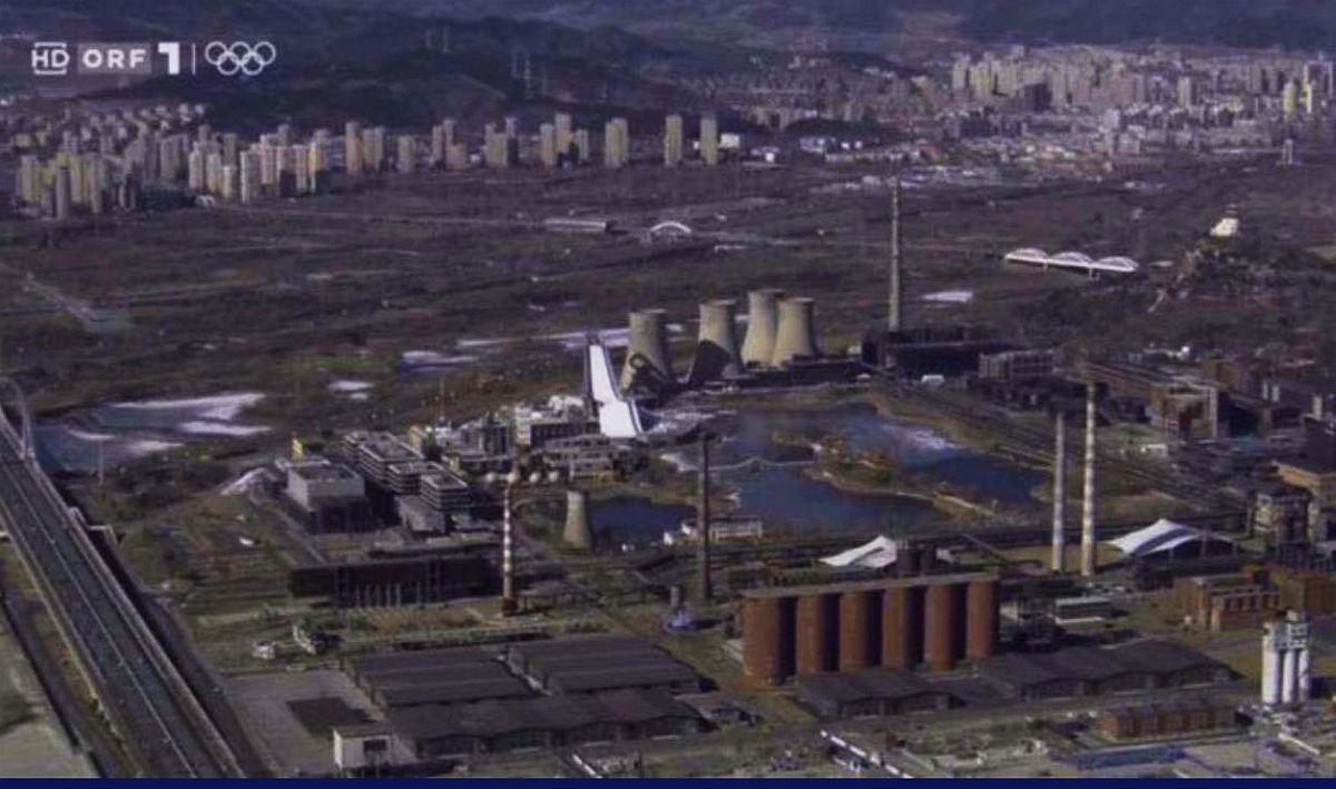 „Sincer, ce căutăm noi aici?” » Pârtie de schi în combinatul siderurgic: imaginile de la Beijing care au făcut înconjurul internetului
