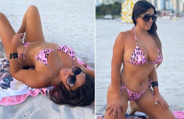 Cea mai sexy arbitră de fotbal a rămas în bikini pe plajele din Miami