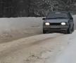 Moment incredibil la un raliu » Un pilot a pierdut controlul mașinii după ce o fană și-a dat bluza jos