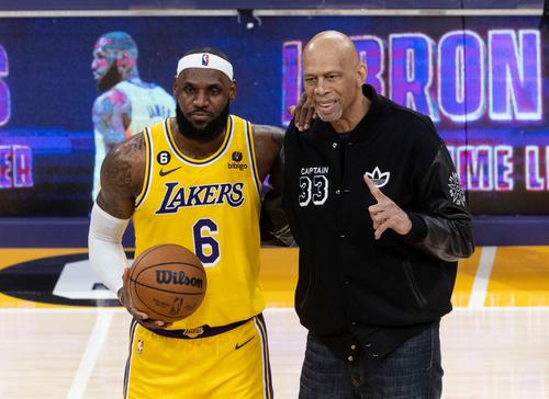 LeBron James (38 de ani) e cel mai bun marcator din istoria NBA! Foto: Imago