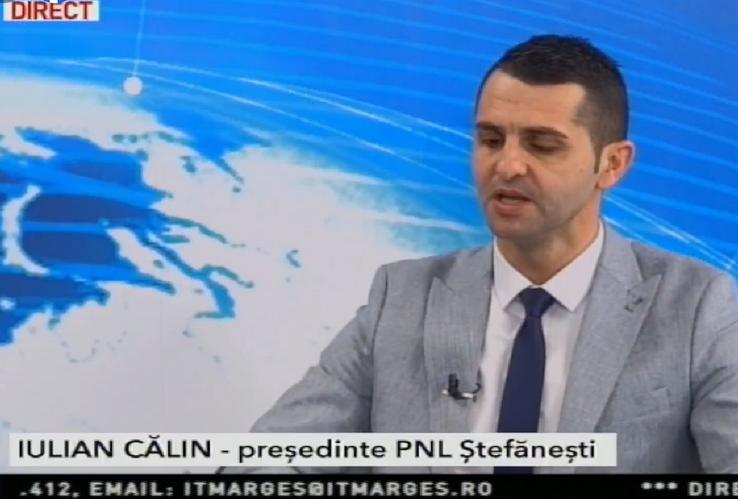 Iulian Călin, invitat la emisiunea „Cafeaua cu piper” / Sursă foto: Captură@ Antena 3 Pitești