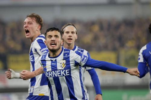 Dinamo se află în negocieri cu atacantul kosovar Astrit Selmani (26 de ani). foto: Imago Images