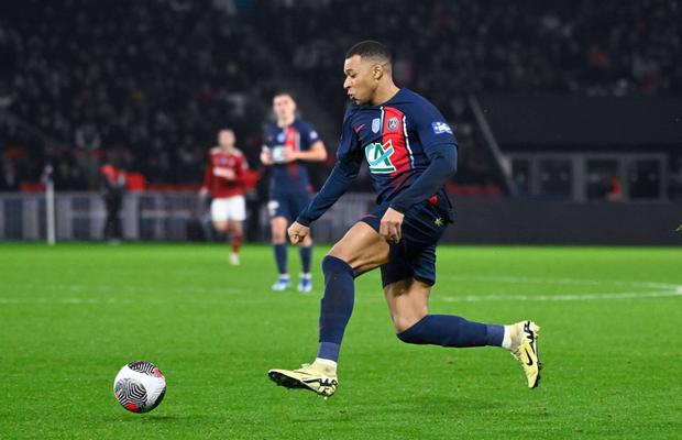 Borna impresionantă atinsă de Kylian Mbappe » Starul lui PSG scrie istorie în Franța, deși este considerat aproape transferat de Real Madrid