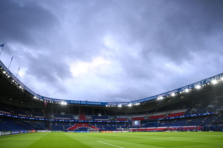 Parc des Princes. Sus, pe acoperiș, motto-ul lui PSG: Ici c'est Paris! Aici e Paris! Foto: Guliver/GettyImages Anunț tare al președintelui lui PSG » Schimbare radicală a clubului parizian!