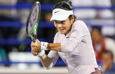 Învinsă la turneul WTA de la Abu Dhabi, Emma Răducanu a fost complimentată de adversară: „Sunt un mare fan al ei”