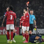 Momentul eliminării lui Lilian Brassier de la Brest în urma faultului comis asupra lui Kylian Mbappe / Sursa foto: Imago Images