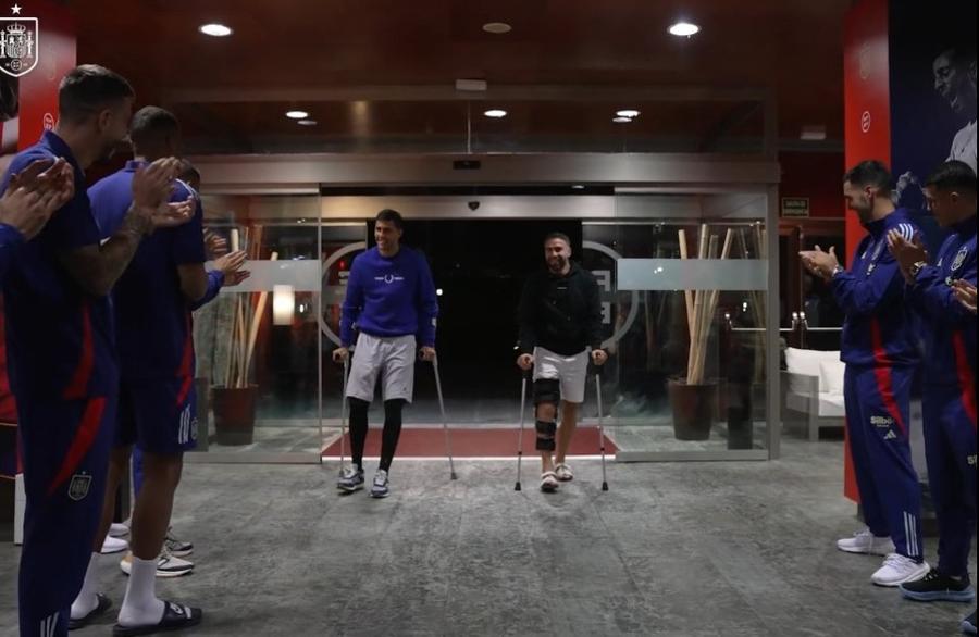 Rodri și Dani Carvajal ies în cârje după operație la genunchi suferită la sfârșit de septembrie Pariul surprinzător pus de Pep Guardiola » Indiciul care îi deconspiră obiectivul măreț cu Manchester City