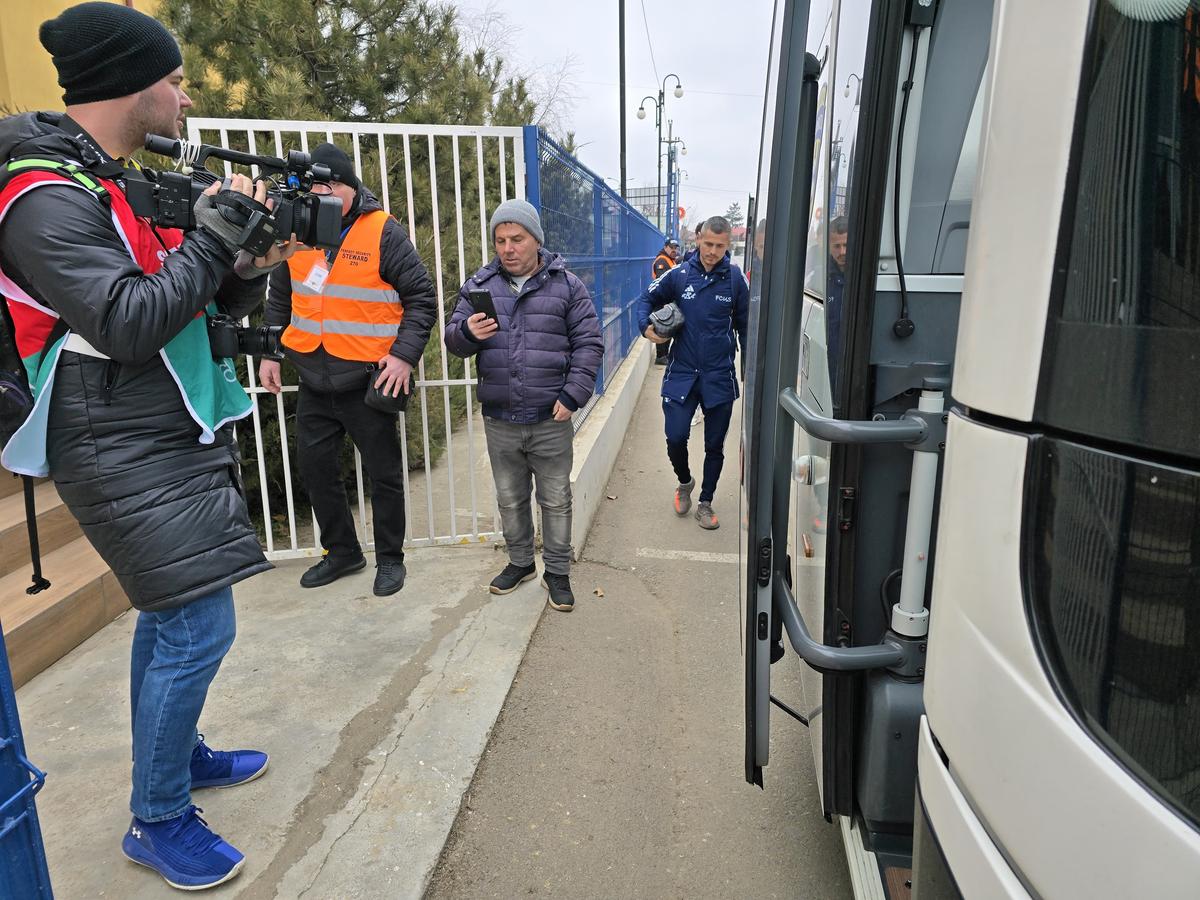 4 scene deplorabile înainte de Slobozia - Craiova » Anghel Iordănescu, băgat la „congelator”