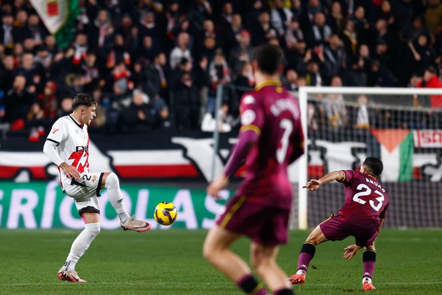 Andrei Rațiu a ajuns la 38 de partide pentru Rayo, reușind două goluri și două pase decisive / Foto: Imago Supersonic în zbor spre Europa! » Record stabilit în LaLiga de echipa lui Andrei Rațiu