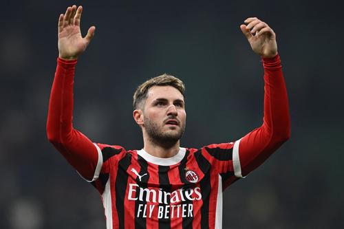 Santiago Gimenez este pregătit să debuteze și în Serie A, după cele 31 de minute jucate la Milan în Coppa Italia / Foto: Imago
