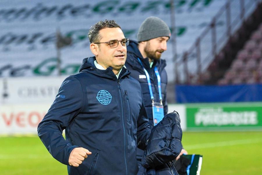 Mihai Teja a plecat de la Metaloglobus // FOTO: Imago Images Antrenorul a părăsit echipa după meciul de astăzi: „Am reziliat contractul! Am avut divergențe cu președintele”