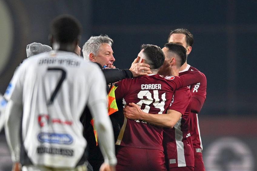 Bergodi, sărind să-l lovească pe Cordea // foto: Imago Images