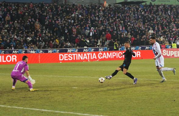 Două cadouri pentru FCSB în prima repriză la Galați » Daniel Bîrligea a spus „mulțumesc!”