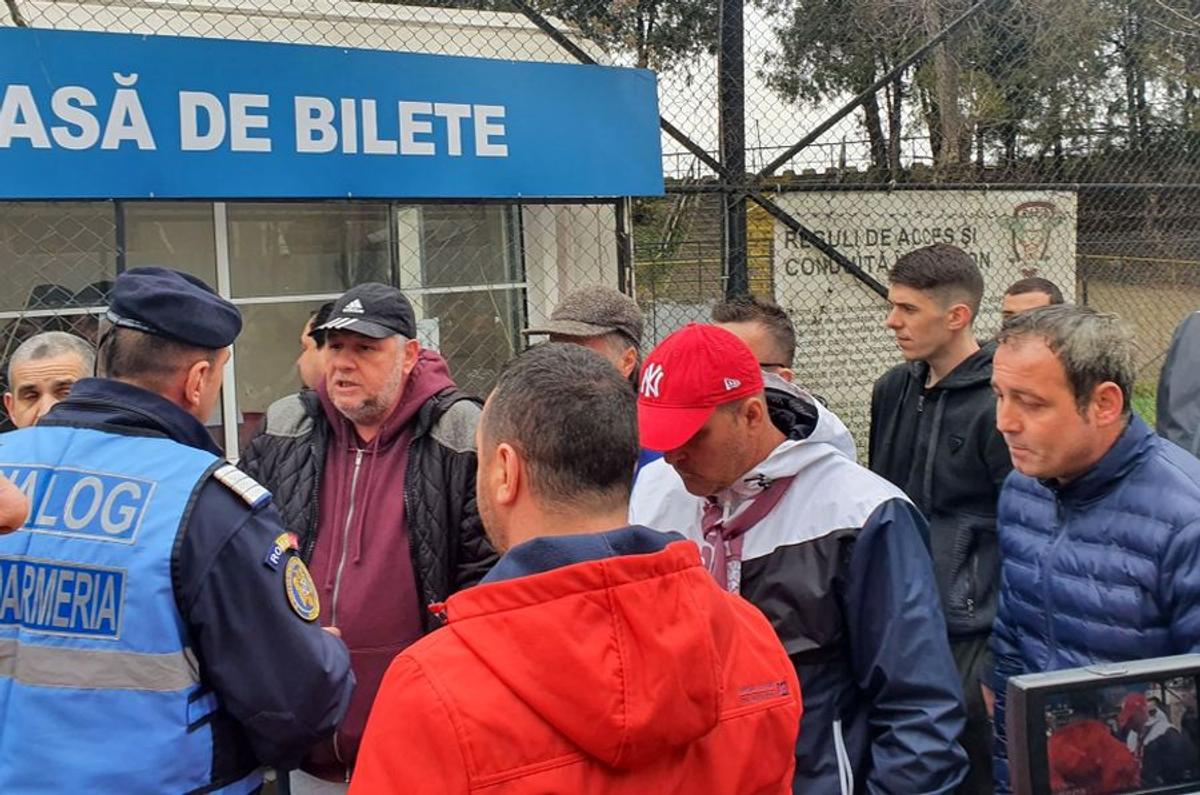 Rapid - CSM Reșița s-a disputat cu spectatori după anunțul Guvernului României! Peste 5.000 de fani în „Regie” + cum a motivat FRF