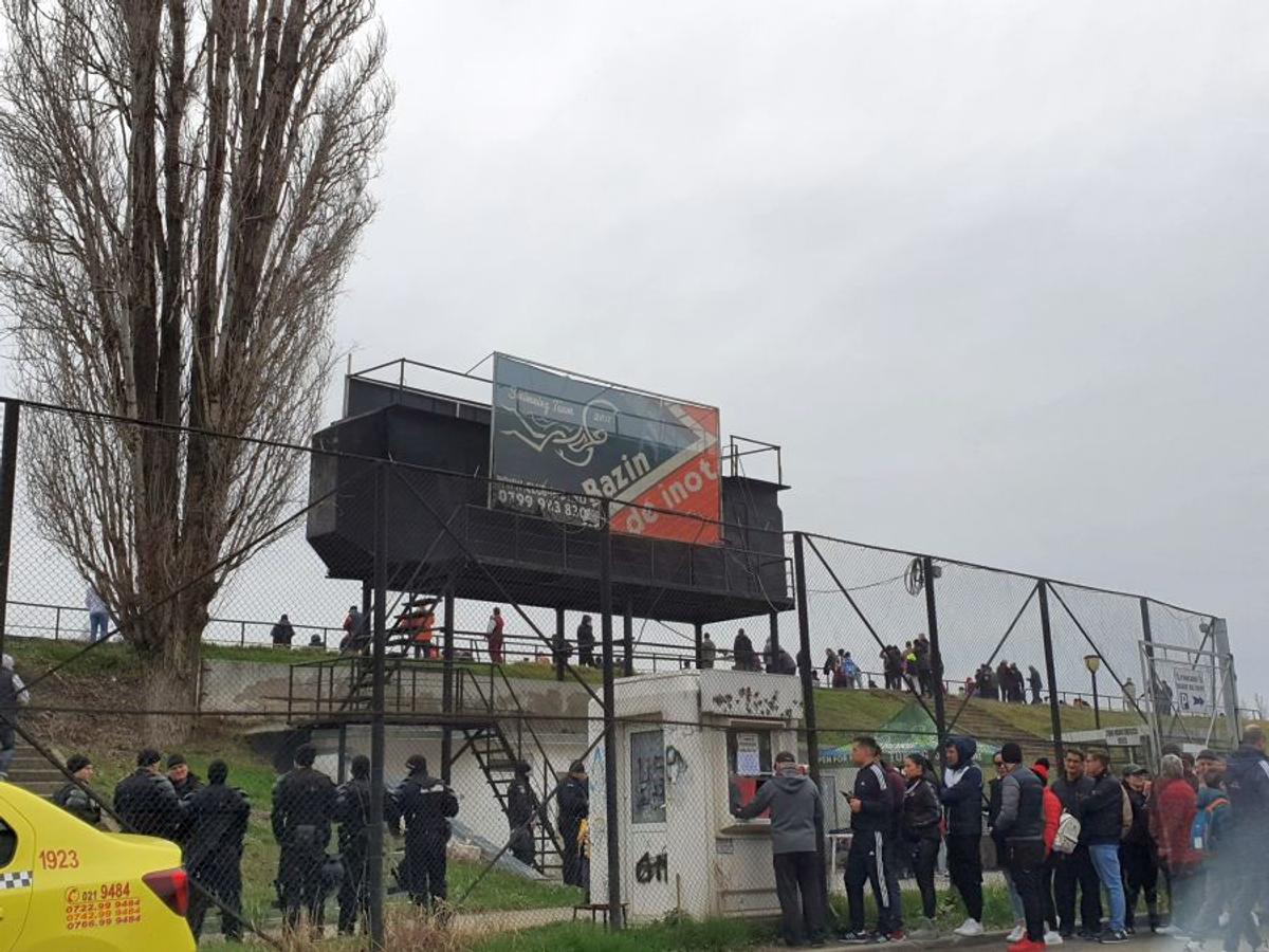 Rapid - CSM Reșița s-a disputat cu spectatori după anunțul Guvernului României! Peste 5.000 de fani în „Regie” + cum a motivat FRF