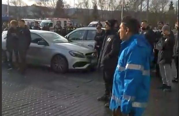 VIDEO U Cluj, scoasă în parcare de ultrași! » Imagini filmate la stadion. Jucători și conducători umiliți: „Dezbrăcați-vă acum și plecați!”
