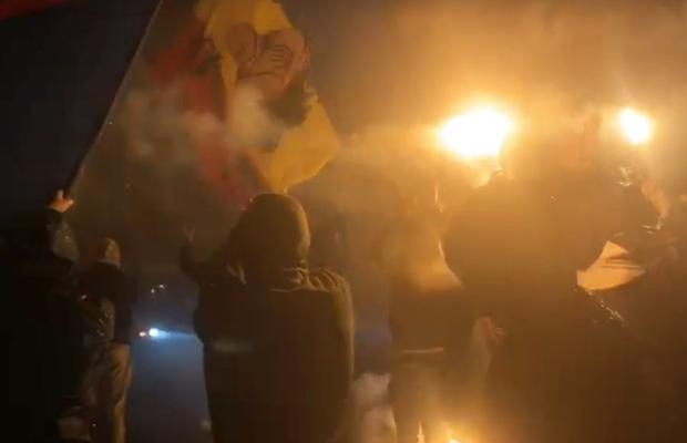FCSB - CRAIOVA // VIDEO Ultrașii din Peluza Nord Steaua au oprit autocarul roș-albaștrilor: „Steaua bate Craiova!”