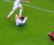 FCSB - CRAIOVA // FOTO Ciocnire groaznică, după două minute de la start: Darius Olaru, dus cu ambulanța la spital!