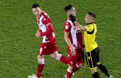 Moment violent! L-a luat de gât pe teren și a văzut „ROȘU” direct